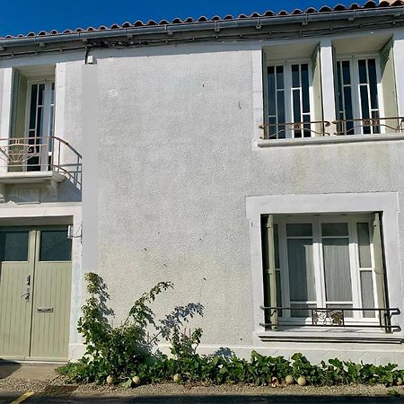 Maison Face Au Soleil Le Bois-Plage-en-Re Exterior photo