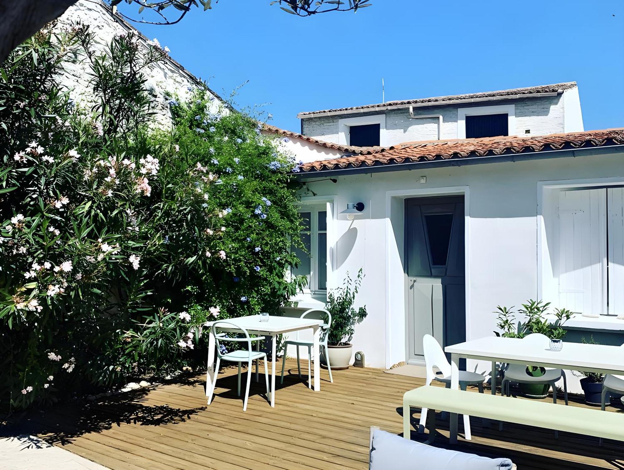 Maison Face Au Soleil Le Bois-Plage-en-Re Exterior photo